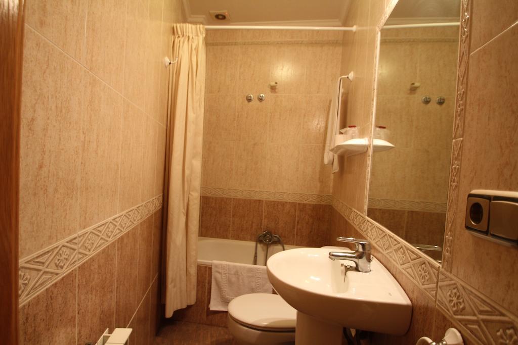 Hostal Restaurante Cuatro Caminos Калера-и-Чосас Номер фото