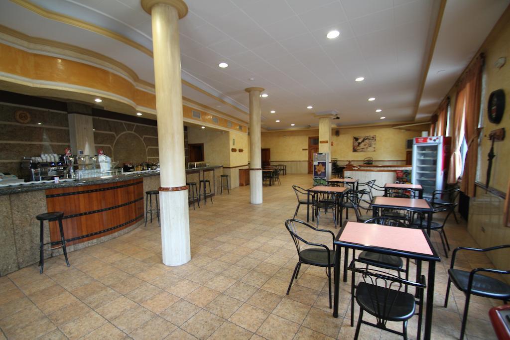 Hostal Restaurante Cuatro Caminos Калера-и-Чосас Экстерьер фото